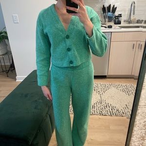 ZARA - SIZE XS - TWO PIECE GREEN LOUNGE SET